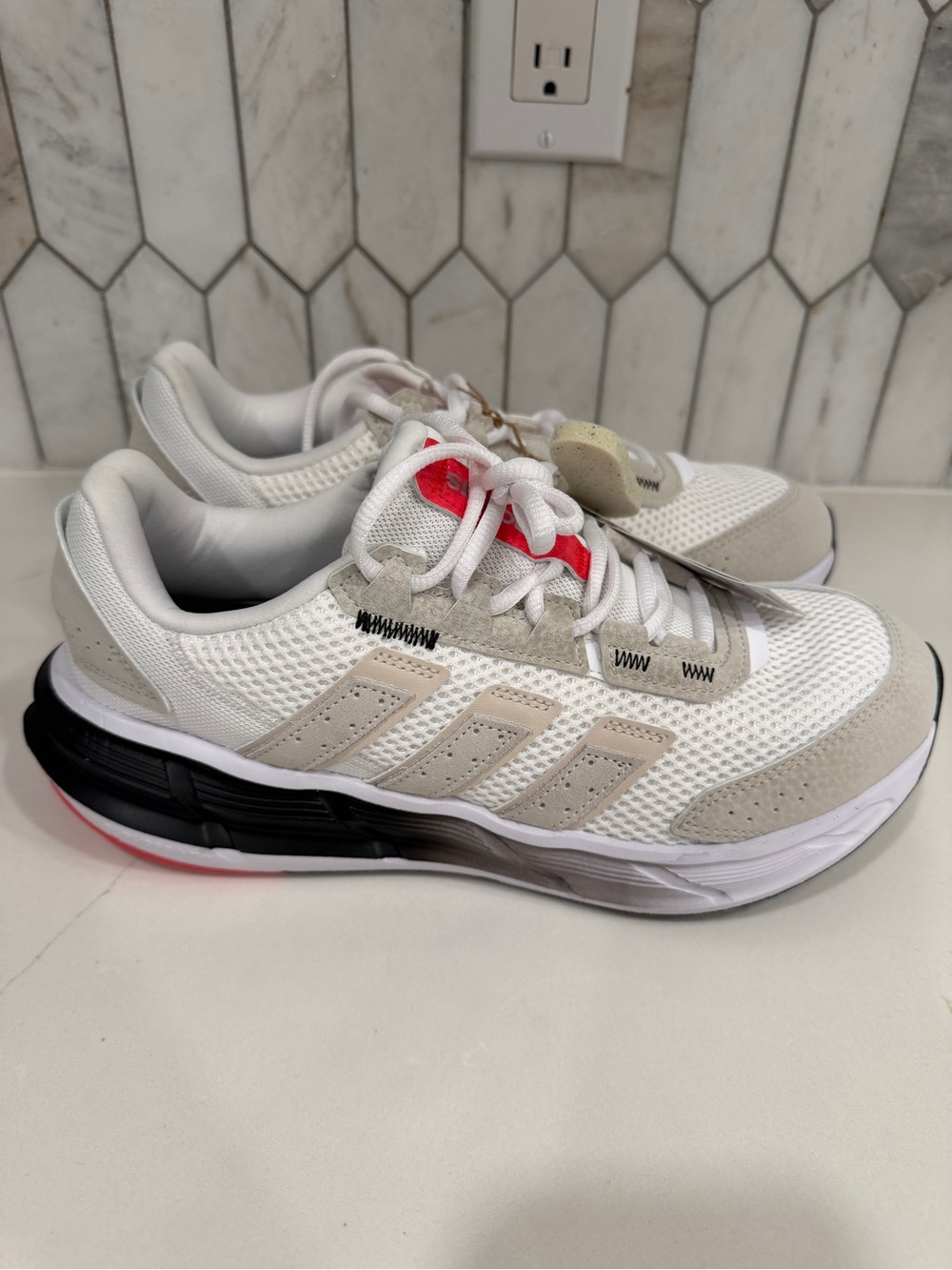 NWT-Men's Astrastar Sneaker SIZE 8